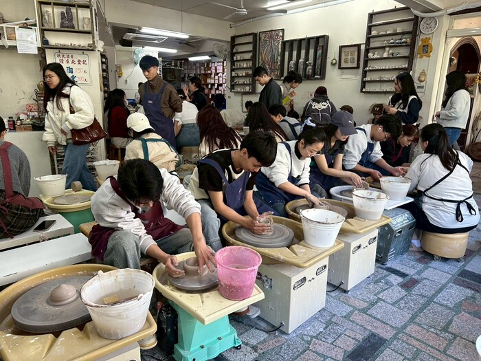 Yingge Ceramic Culture Tour and Hands-on Pottery ExperienceImage