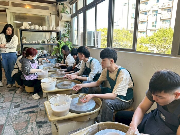 Yingge Ceramic Culture Tour and Hands-on Pottery ExperienceImage