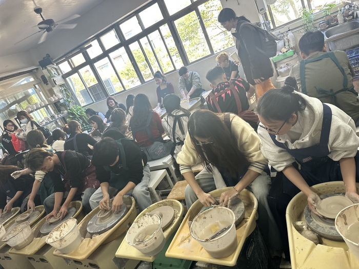 Yingge Ceramic Culture Tour and Hands-on Pottery ExperienceImage