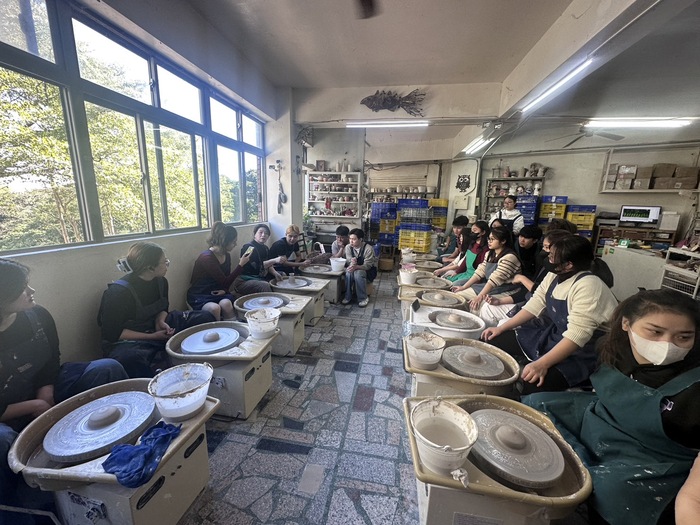 Yingge Ceramic Culture Tour and Hands-on Pottery ExperienceImage