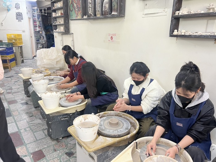 Yingge Ceramic Culture Tour and Hands-on Pottery ExperienceImage