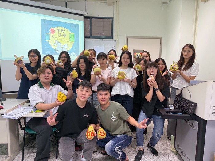 Chúc Mừng Tết Trung Thu - Hoạt Động Trang Trí Bưởi图片