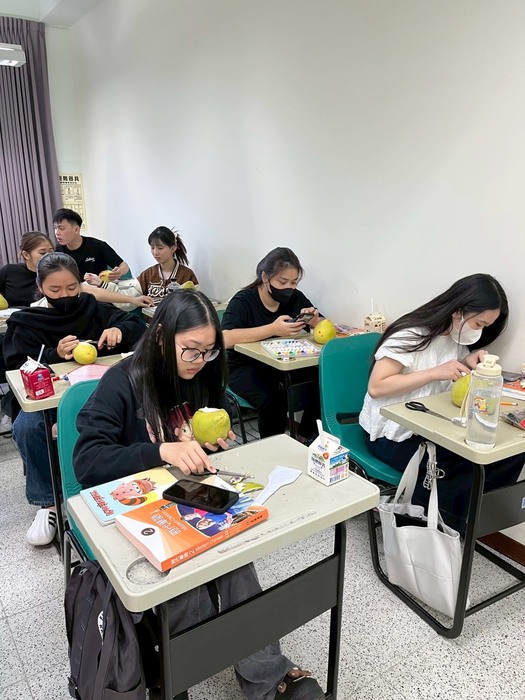 Chúc Mừng Tết Trung Thu - Hoạt Động Trang Trí Bưởi图片