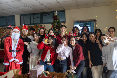 1141 Merry Christmas: Gift Exchange EventImage