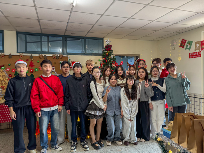 1141 Merry Christmas: Gift Exchange EventImage