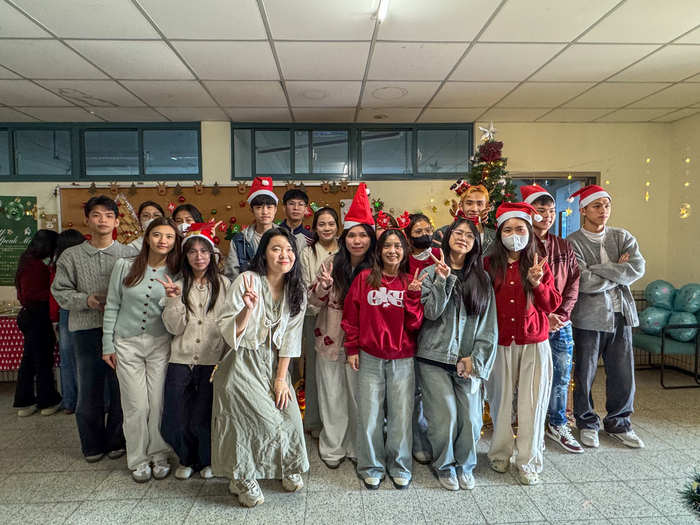 1141 Merry Christmas: Gift Exchange EventImage